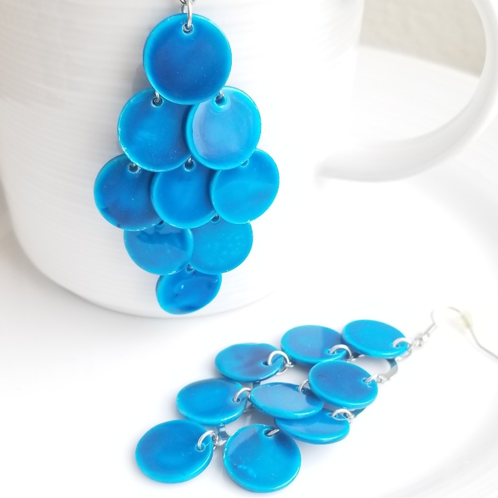 🆕️ 3/$18 BoHo Blue Chic Shell Waterfall Earrings - Picture 3 of 8